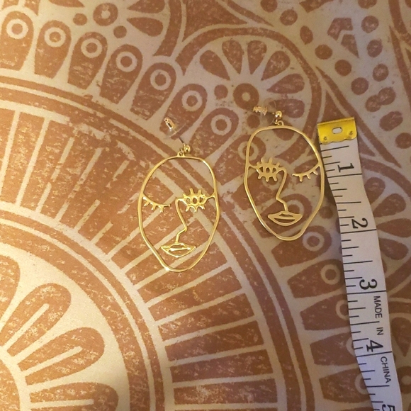 Gold tone earrings fashion jewlery. NWOT - Picture 3 of 4